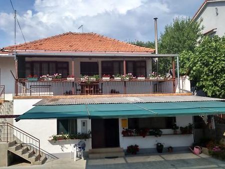 Apartmani Petra Pakoštane Buitenkant foto