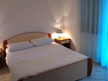 Apartmani Petra Pakoštane Buitenkant foto
